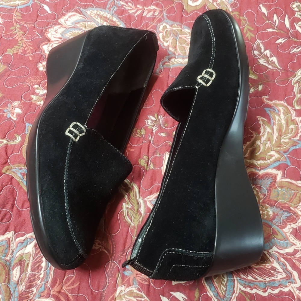 Aerosoles Wedge Heeled black Suede Loafer size 9 so comfy